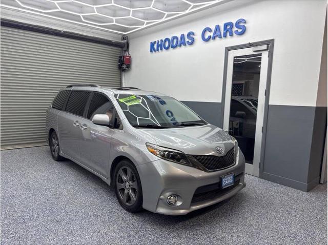 2017 Toyota Sienna SE Premium 8 Passenger 4dr Mini Van