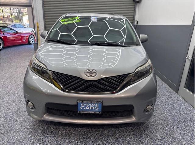 2017 Toyota Sienna SE Premium 8 Passenger 4dr Mini Van