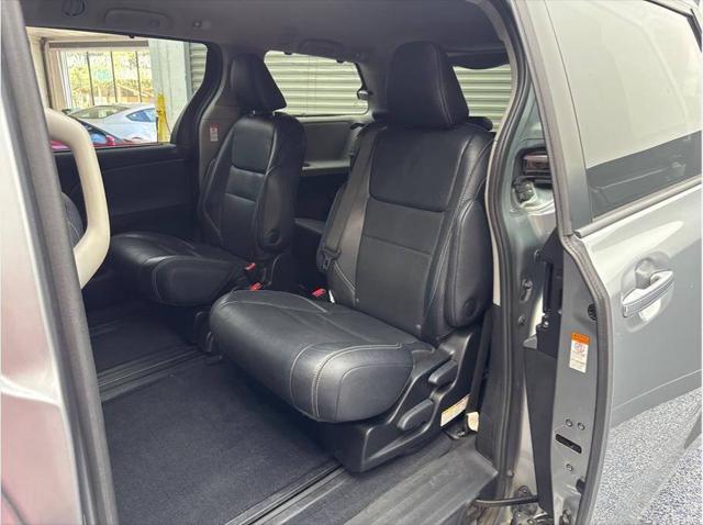 2017 Toyota Sienna SE Premium 8 Passenger 4dr Mini Van