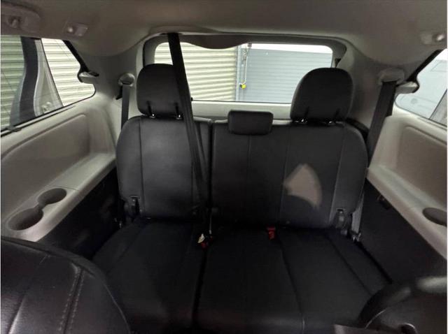2017 Toyota Sienna SE Premium 8 Passenger 4dr Mini Van
