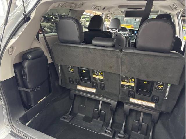 2017 Toyota Sienna SE Premium 8 Passenger 4dr Mini Van
