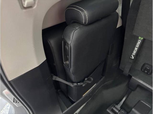 2017 Toyota Sienna SE Premium 8 Passenger 4dr Mini Van
