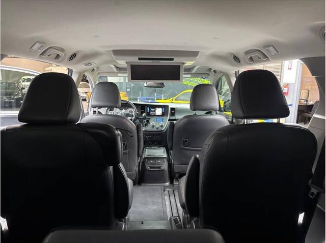 2017 Toyota Sienna SE Premium 8 Passenger 4dr Mini Van