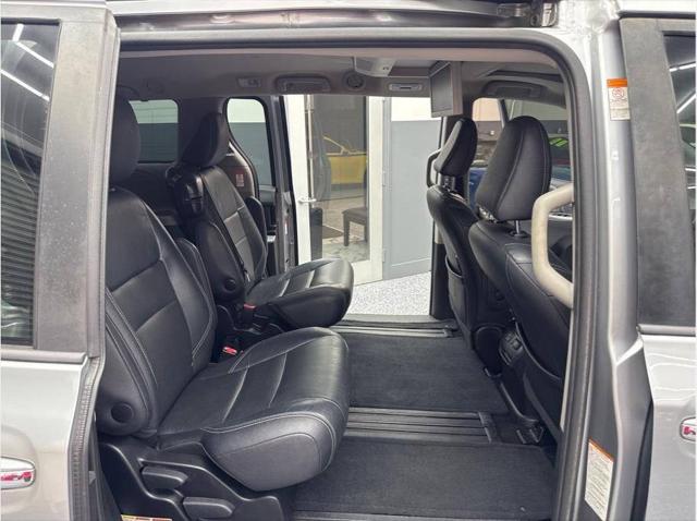 2017 Toyota Sienna SE Premium 8 Passenger 4dr Mini Van