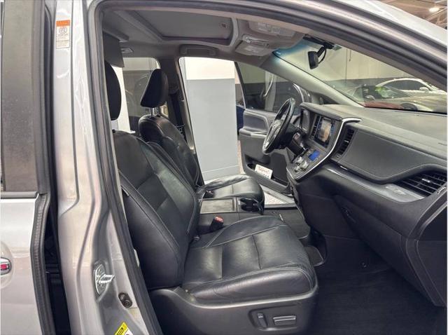 2017 Toyota Sienna SE Premium 8 Passenger 4dr Mini Van