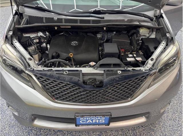 2017 Toyota Sienna SE Premium 8 Passenger 4dr Mini Van