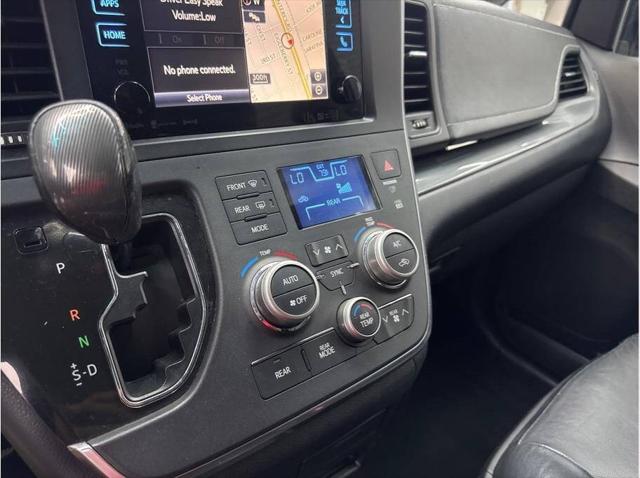 2017 Toyota Sienna SE Premium 8 Passenger 4dr Mini Van