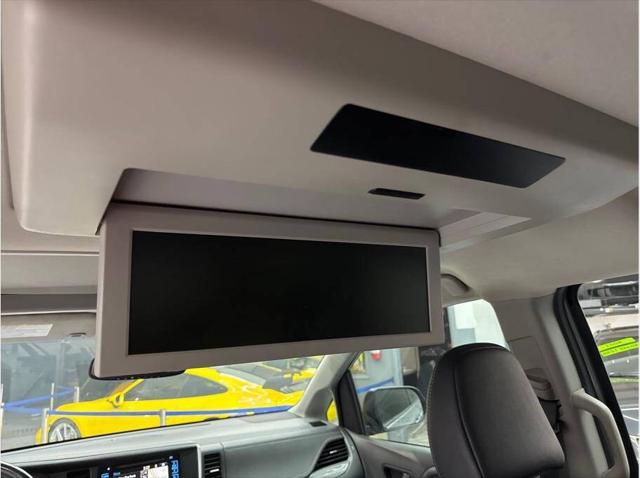 2017 Toyota Sienna SE Premium 8 Passenger 4dr Mini Van