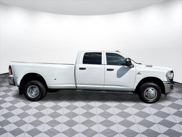 2023 RAM 3500 Tradesman Crew Cab 4x4 8 Box