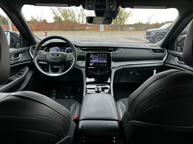 2025 Jeep Grand Cherokee GRAND CHEROKEE L ALTITUDE 4X4 2025 Jeep Grand Cherokee GRAND CHEROKEE L ALTITUDE 4X4