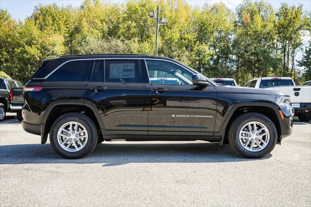 2025 Jeep Grand Cherokee GRAND CHEROKEE LAREDO X 4X4