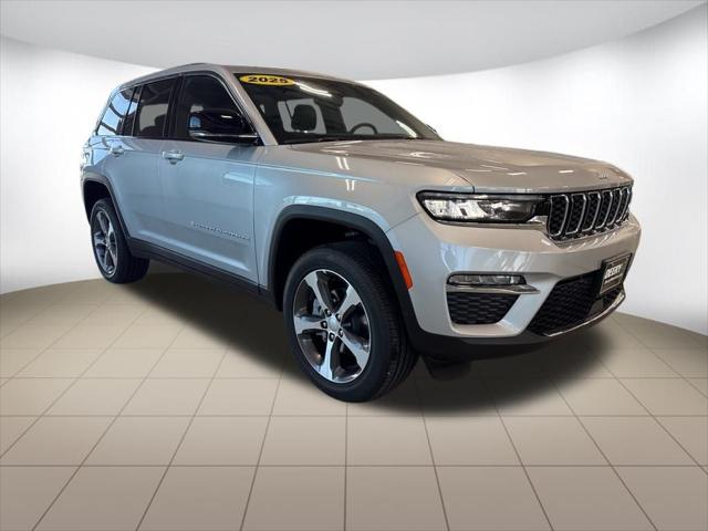 2025 Jeep Grand Cherokee GRAND CHEROKEE LIMITED 4X4 2025 Jeep Grand Cherokee GRAND CHEROKEE LIMITED 4X4