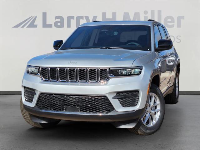 2025 Jeep Grand Cherokee GRAND CHEROKEE LAREDO X 4X4
