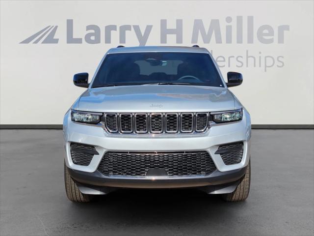 2025 Jeep Grand Cherokee GRAND CHEROKEE LAREDO X 4X4