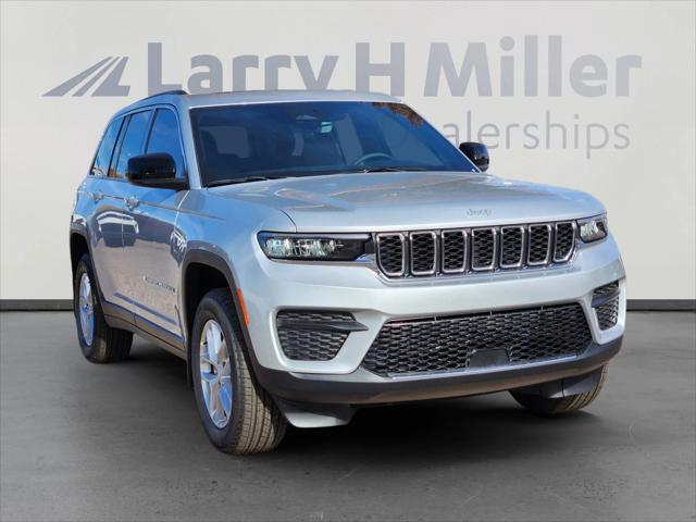 2025 Jeep Grand Cherokee GRAND CHEROKEE LAREDO X 4X4