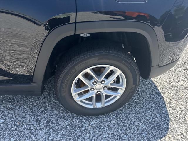 2025 Jeep Grand Cherokee GRAND CHEROKEE LAREDO X 4X2