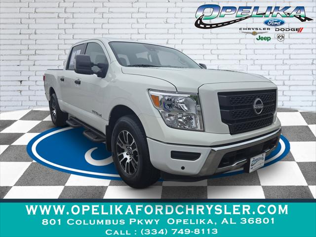 2024 Nissan TITAN Crew Cab SV 4x4