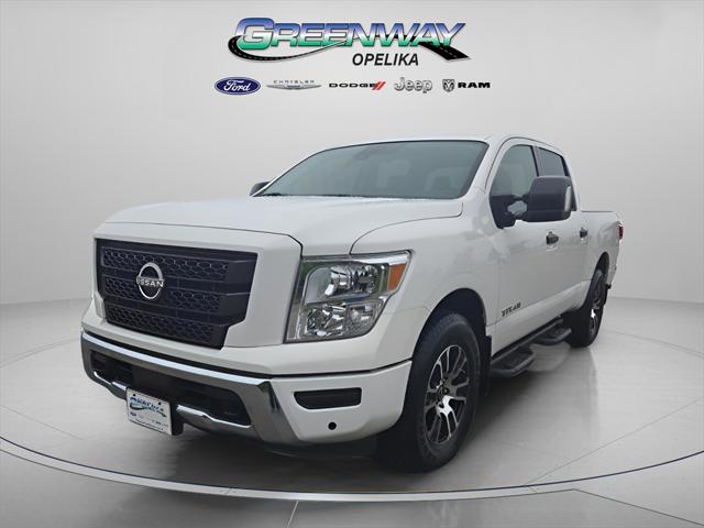 2024 Nissan TITAN Crew Cab SV 4x4