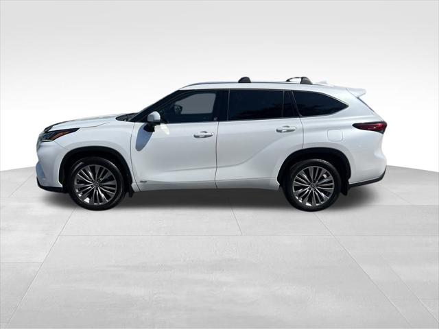 2023 Toyota Highlander Hybrid Platinum