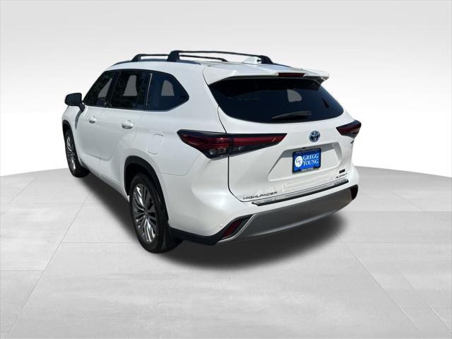 2023 Toyota Highlander Hybrid Platinum