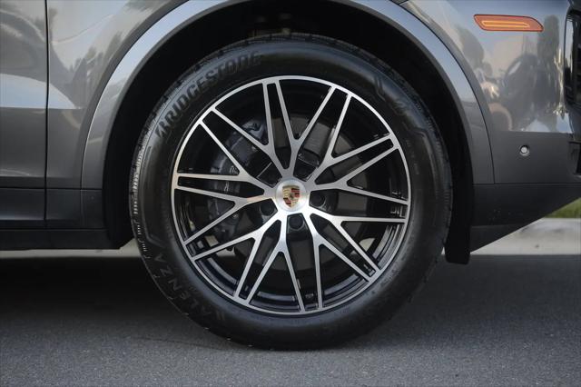 2025 Porsche Cayenne Standard