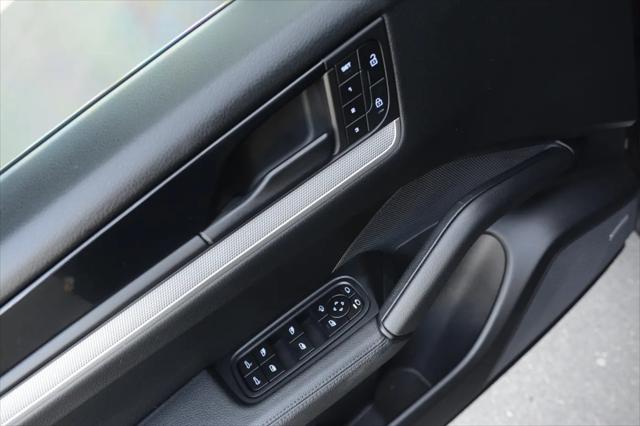 2025 Porsche Cayenne Standard