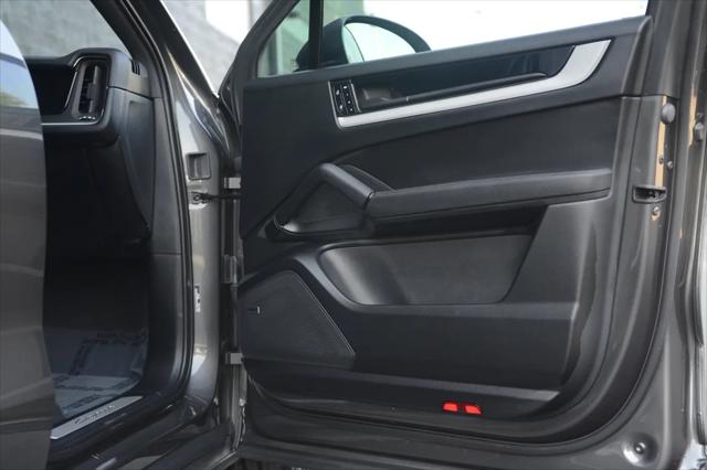 2025 Porsche Cayenne Standard
