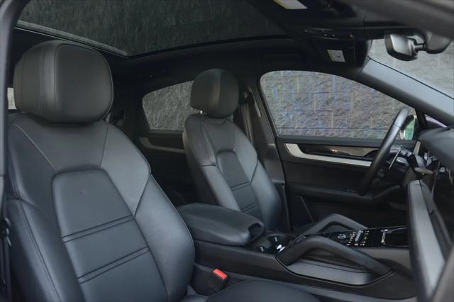 2025 Porsche Cayenne Standard