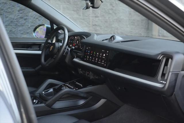 2025 Porsche Cayenne Standard