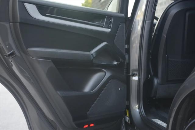 2025 Porsche Cayenne Standard