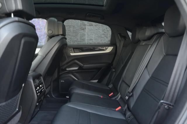 2025 Porsche Cayenne Standard