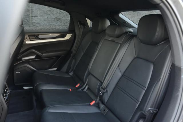 2025 Porsche Cayenne Standard