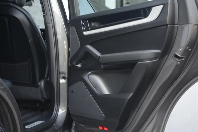 2025 Porsche Cayenne Standard