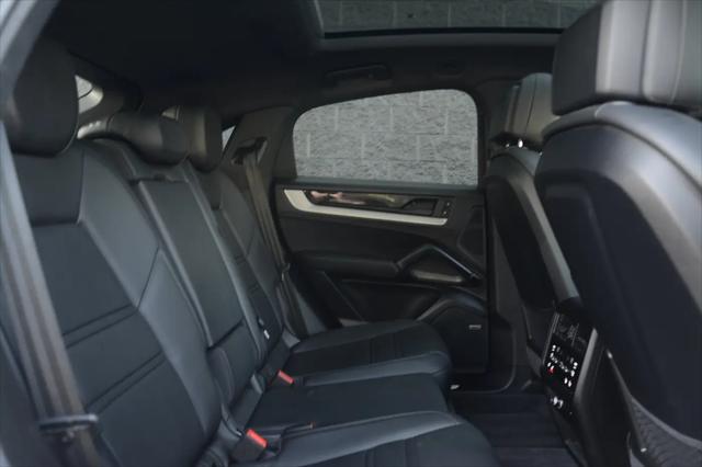 2025 Porsche Cayenne Standard