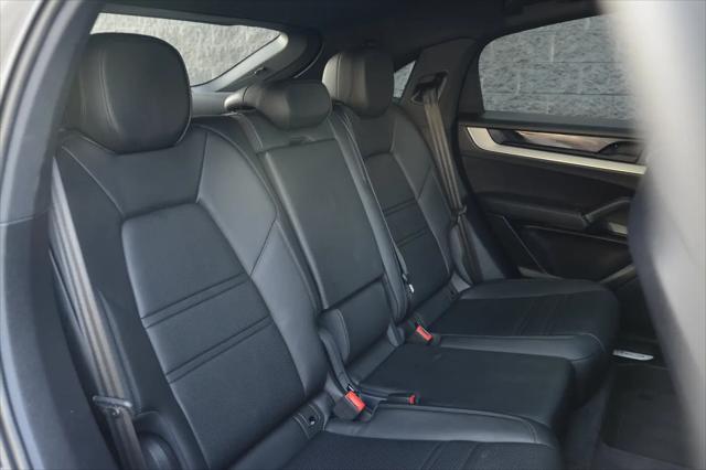 2025 Porsche Cayenne Standard