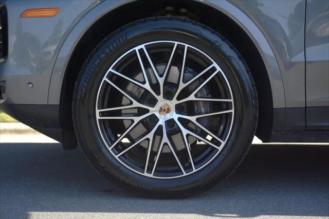 2025 Porsche Cayenne Standard