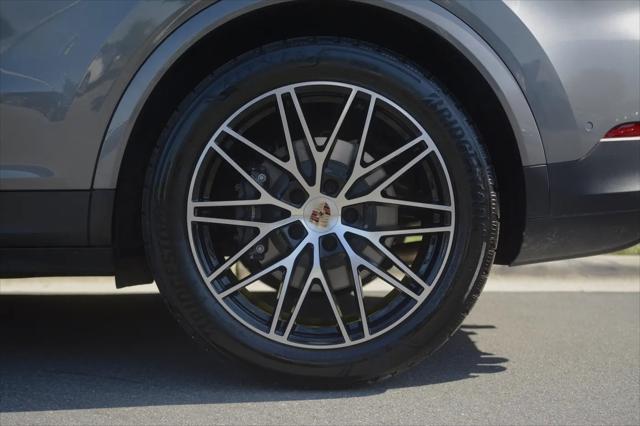 2025 Porsche Cayenne Standard