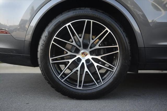 2025 Porsche Cayenne Standard