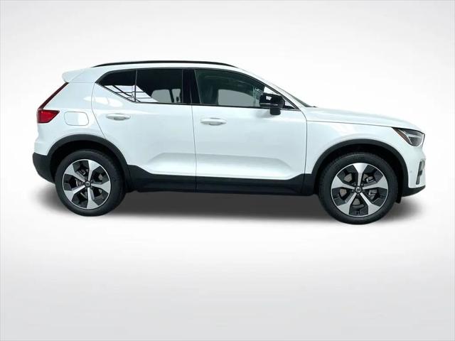 2026 Volvo XC40 Plus, B5 AWD Gas (mild hybrid), Dark