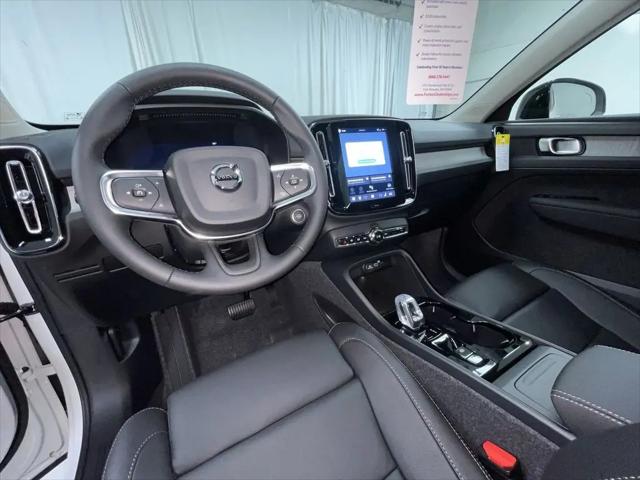 2026 Volvo XC40 Plus, B5 AWD Gas (mild hybrid), Dark