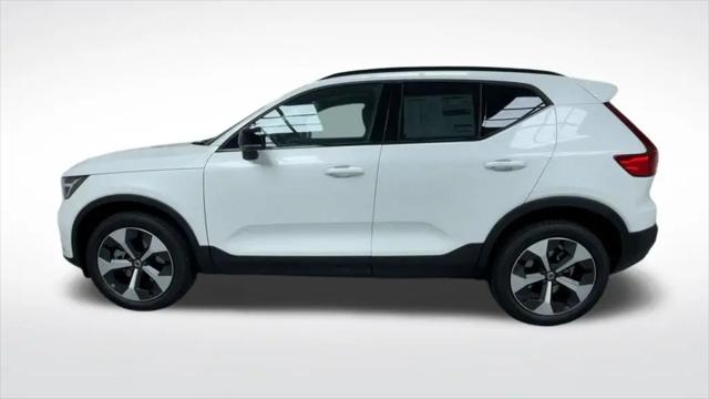 2026 Volvo XC40 Plus, B5 AWD Gas (mild hybrid), Dark