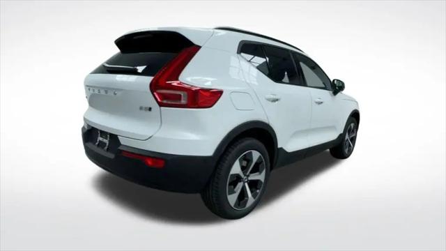 2026 Volvo XC40 Plus, B5 AWD Gas (mild hybrid), Dark