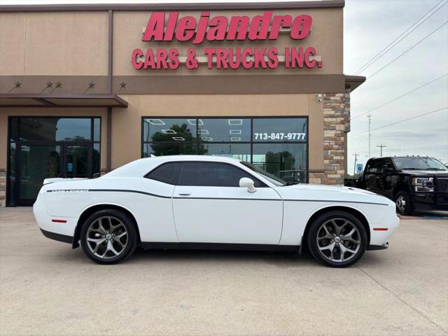 2017 Dodge Challenger SXT Plus