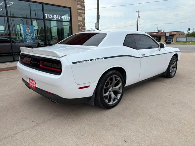2017 Dodge Challenger SXT Plus