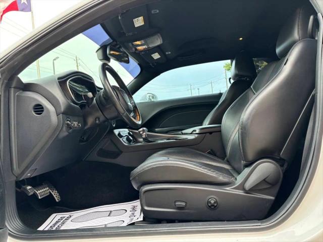 2017 Dodge Challenger SXT Plus