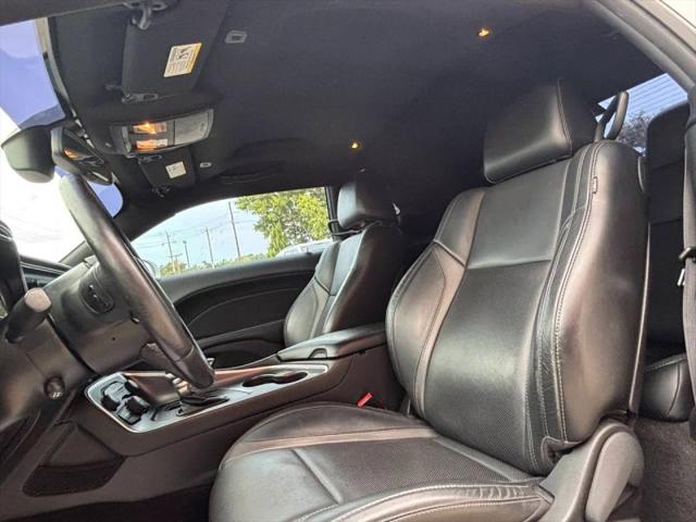 2017 Dodge Challenger SXT Plus