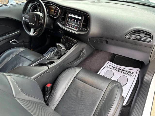 2017 Dodge Challenger SXT Plus