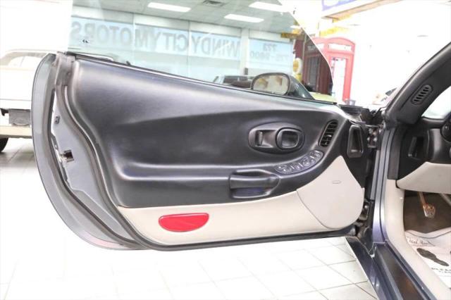 2003 Chevrolet Corvette Base