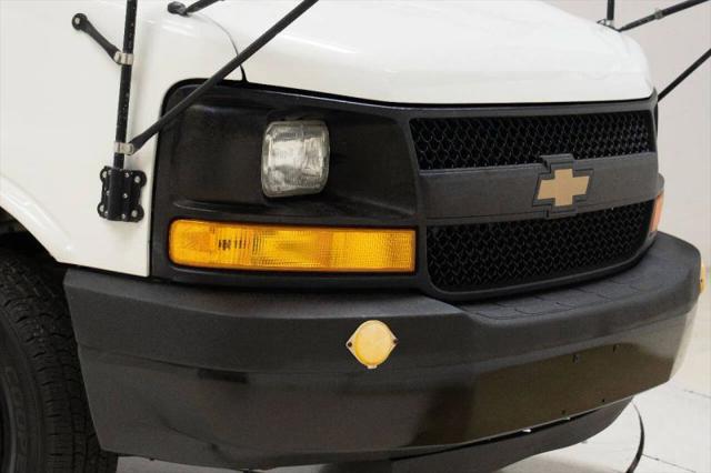 2004 Chevrolet Express Cutaway Base w/C7L/C7N