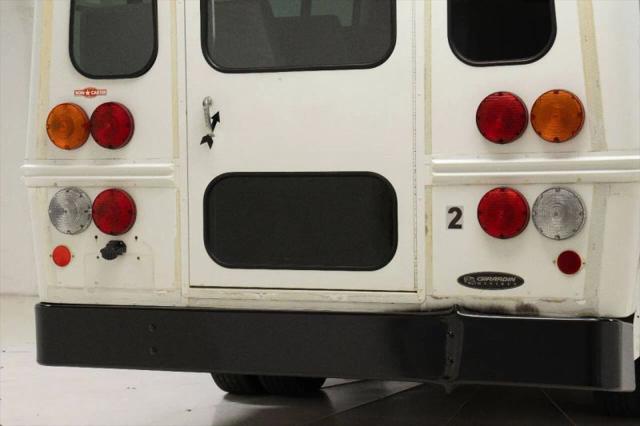 2004 Chevrolet Express Cutaway Base w/C7L/C7N